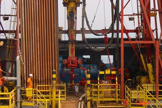 Drilling Operations in Hengam Gas Field